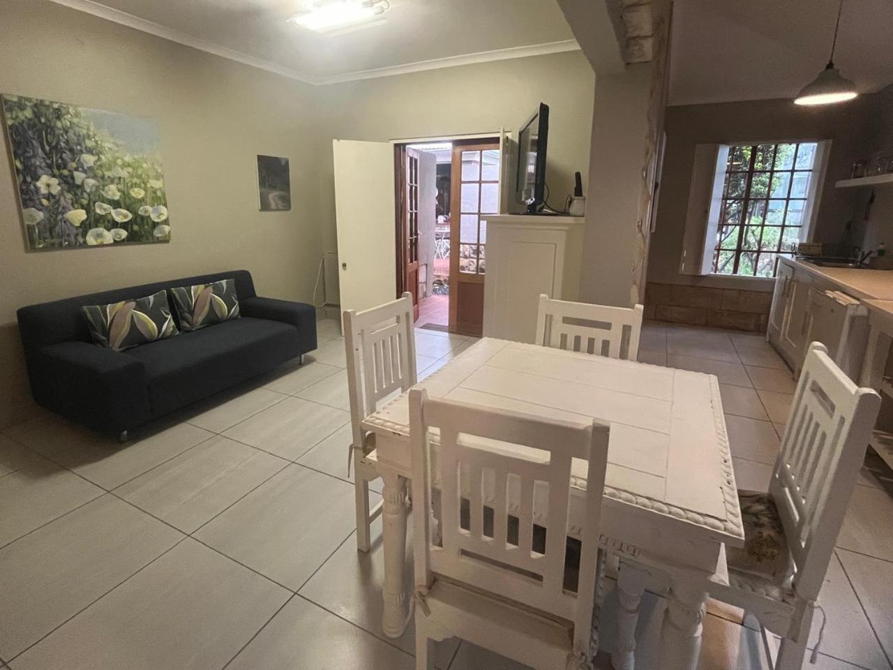 By The Way Guesthouse Clarens Exteriör bild