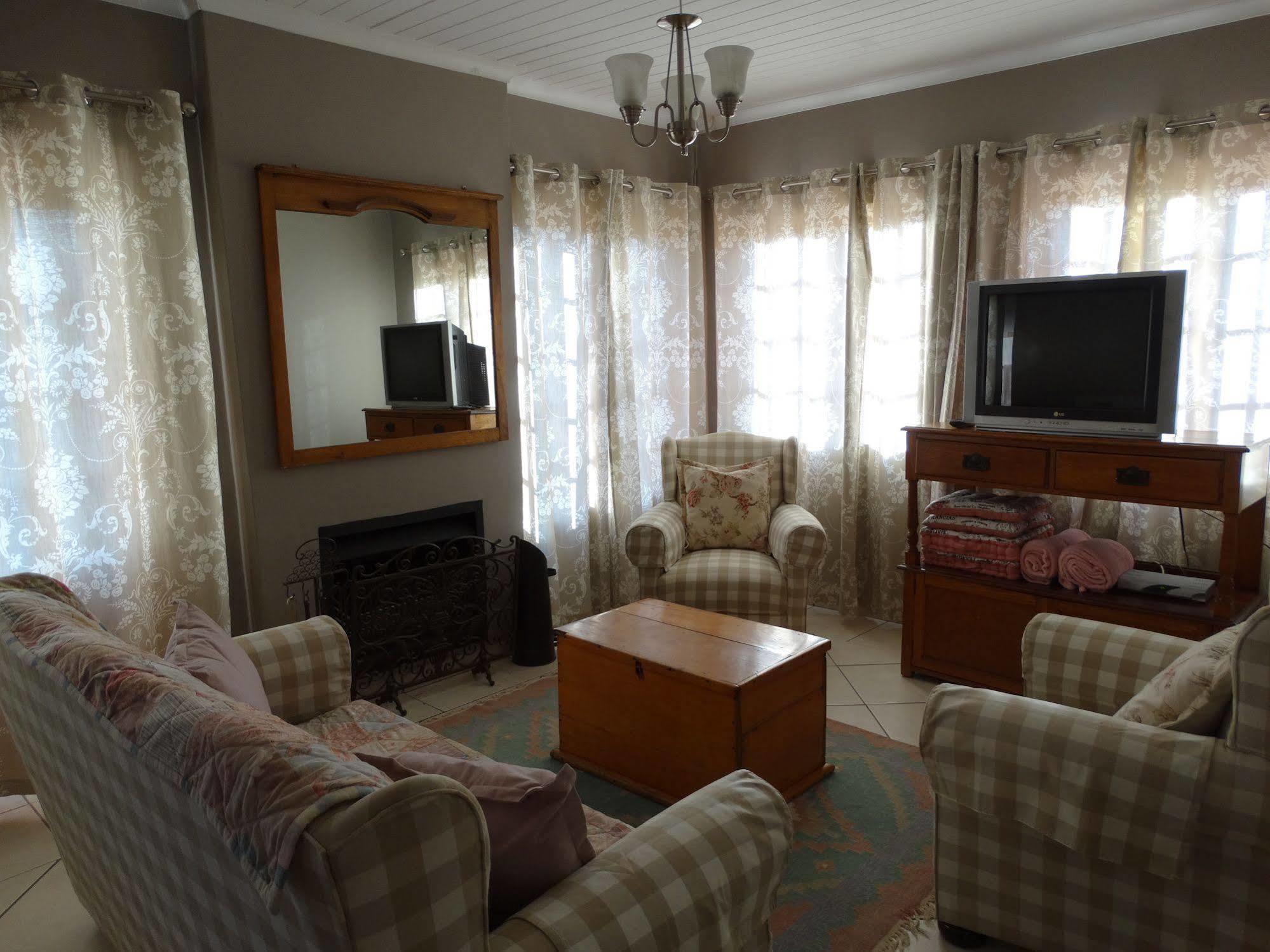 By The Way Guesthouse Clarens Exteriör bild